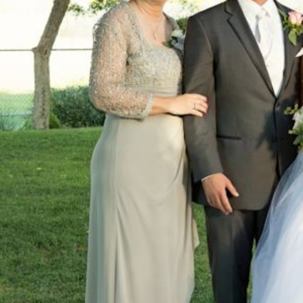 Formal Dress - Picture 5 of 6